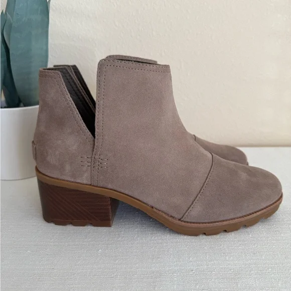 New SOREL Taupe Suede Slip In Heeled Ankle Boots - Picture 3 of 11